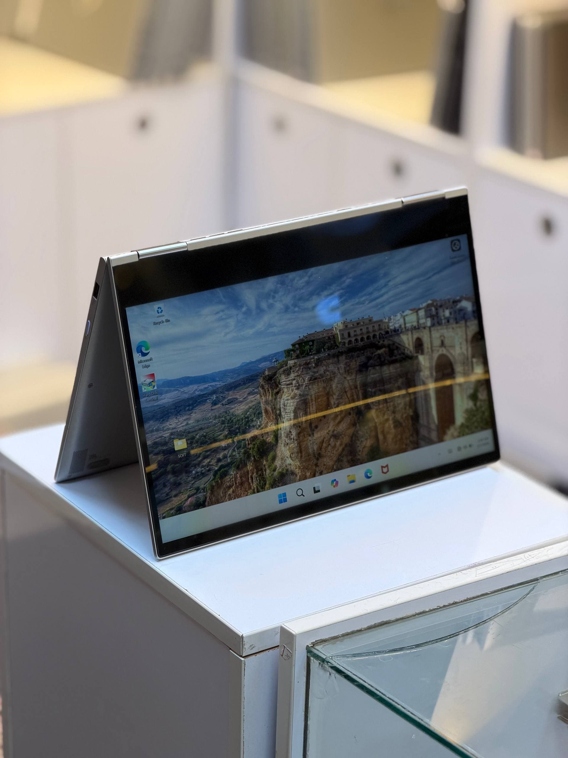 لپ تاپ HP Envy 15 i7 8550U | 8GB | 256GB SSD | Intel UHD | 15.6 inch X360 Touch — تصویر ۹