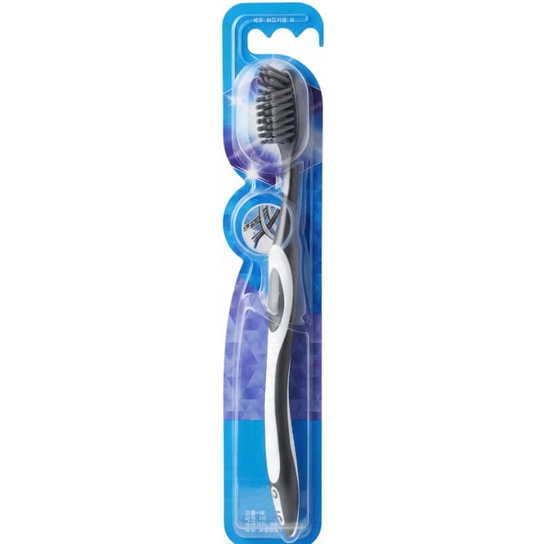 مسواک زغالی اورال بی مدل کراس اکشن اولترا تین مدیوم ضد حساسیت Oral-B CrossAction Charcoal Toothbrush