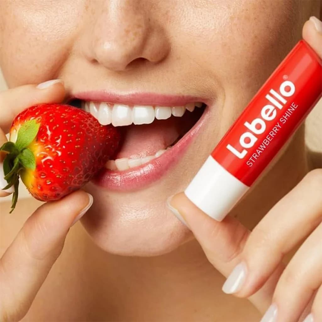 بالم لب لبلو توت فرنگی | Labello Strawberry Shine — تصویر ۴