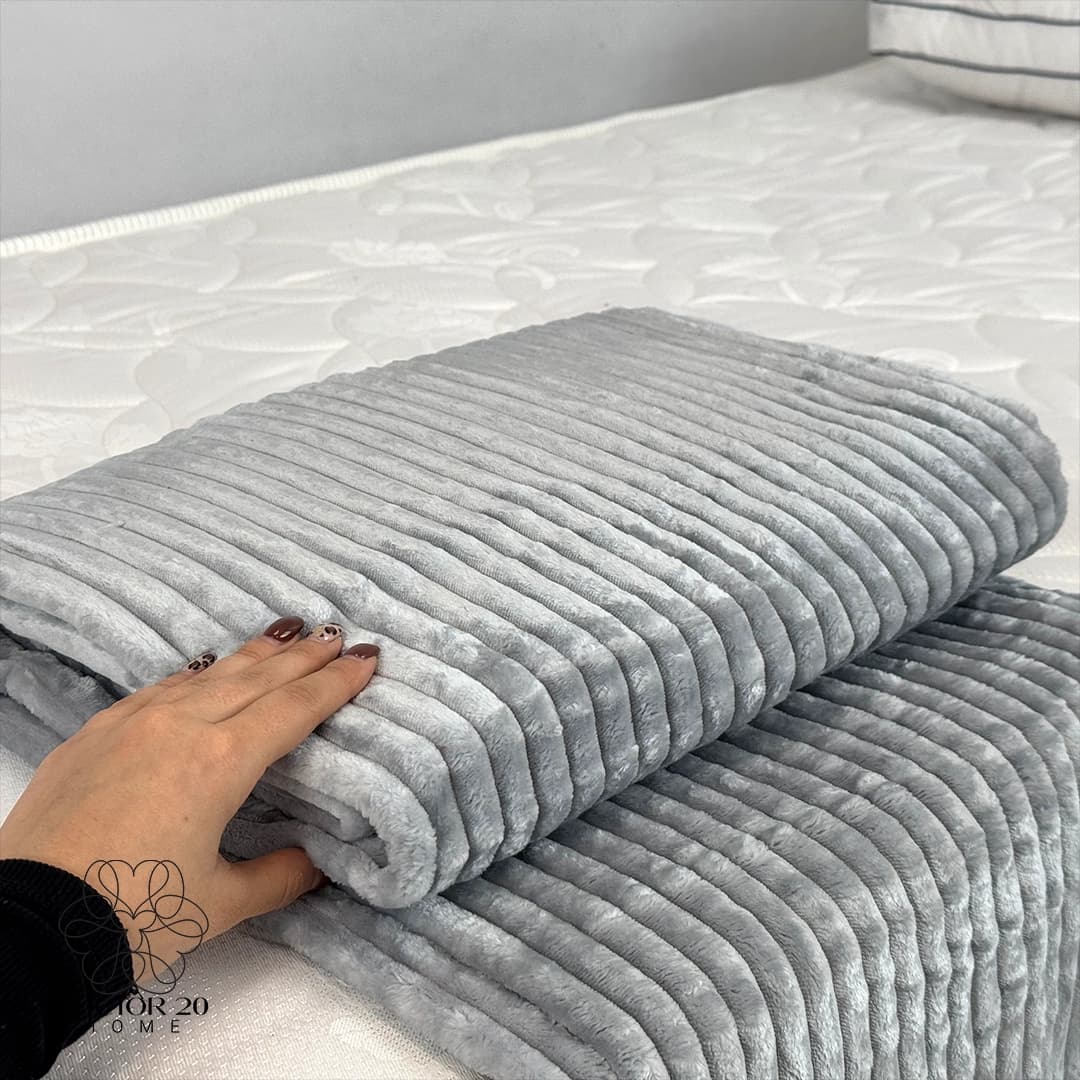 پتو مسافرتی یک نفره چهارفصل دکتر بیست مدل Kara (طوسی روشن) کد 31103