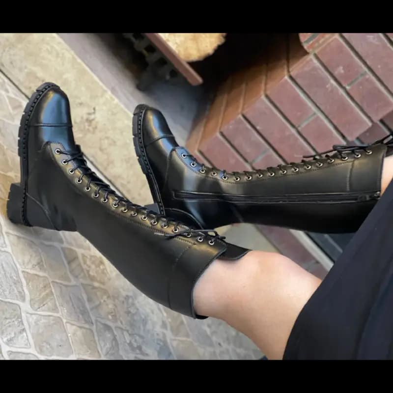بوت بلند هزار بند مشکی جنس چرم — تصویر ۵