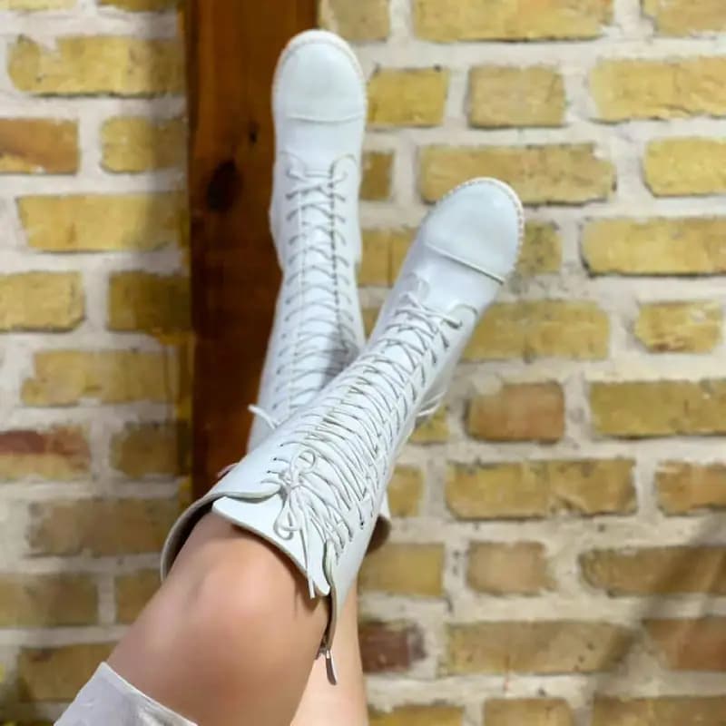 بوت بلند هزار بند زنانه سفید جنس چرم — تصویر ۸