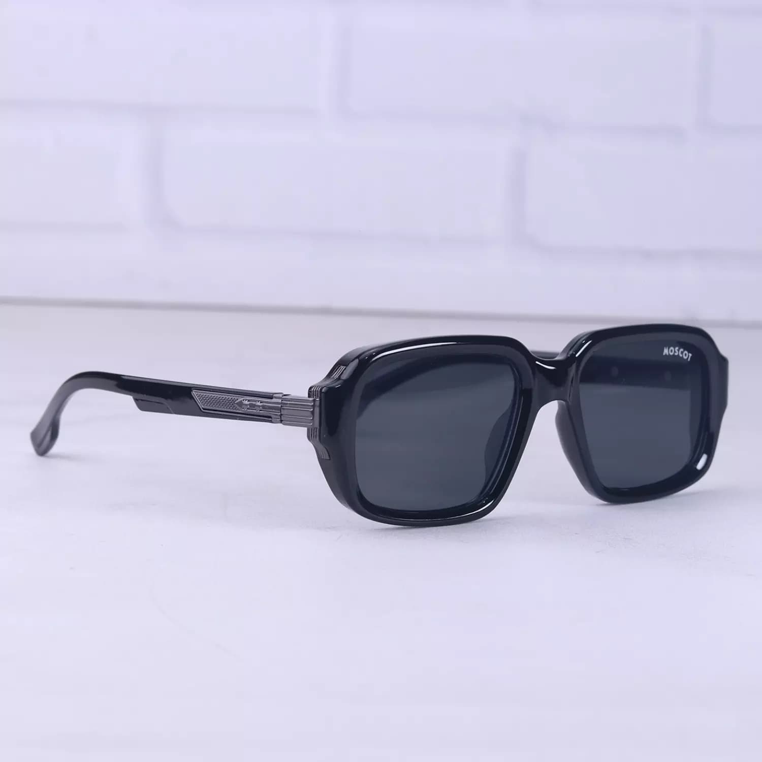 عینک آفتابی موسکات فریم مشکی M 8509/1 — تصویر ۴
