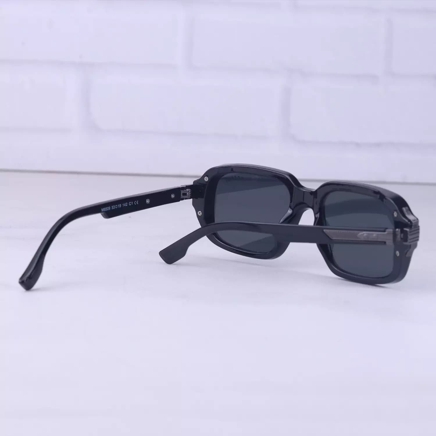 عینک آفتابی موسکات فریم مشکی M 8509/1 — تصویر ۵