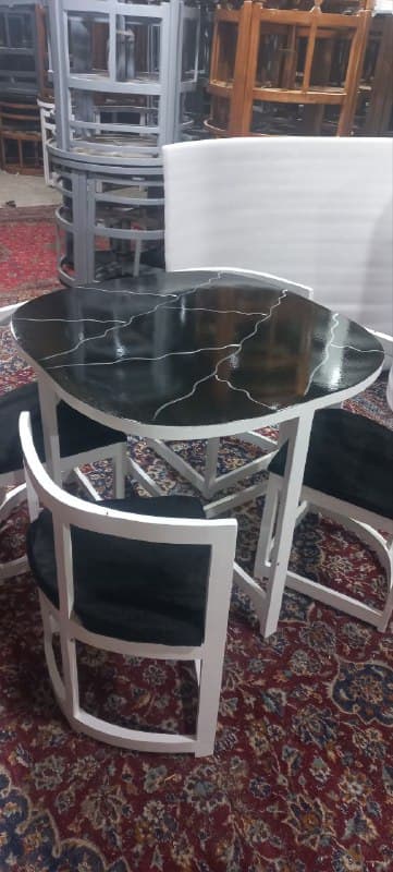 میز ۴ نفره ناهار خوری چوبی مربع کمجا — تصویر ۴