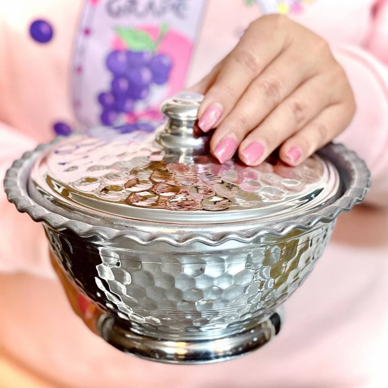 آجیل خوری و شکلات خوری روحی چکشی درب دار | آلومینیومی براق با طرح سنتی