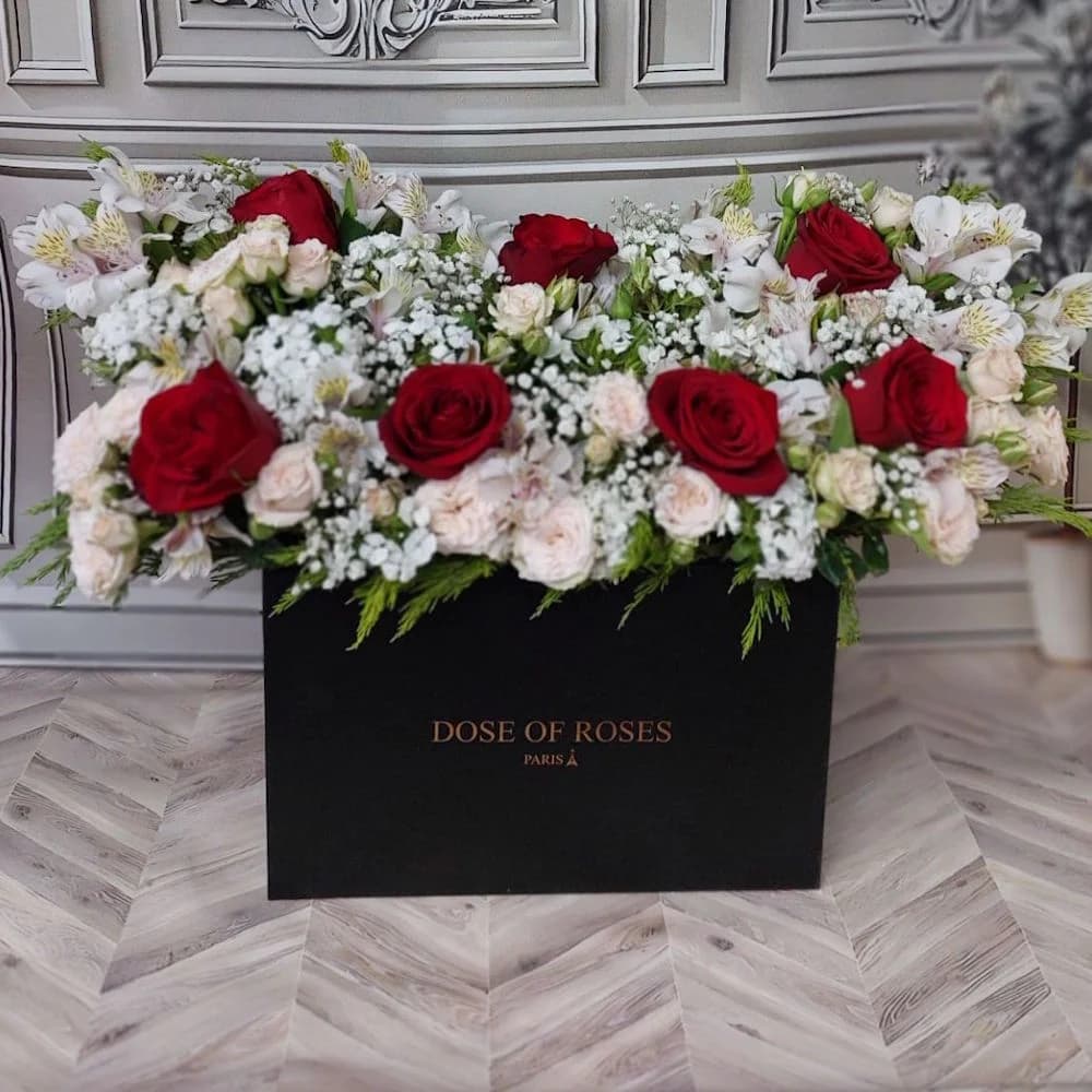 باکس گل ترکیبی رز – آژار گل