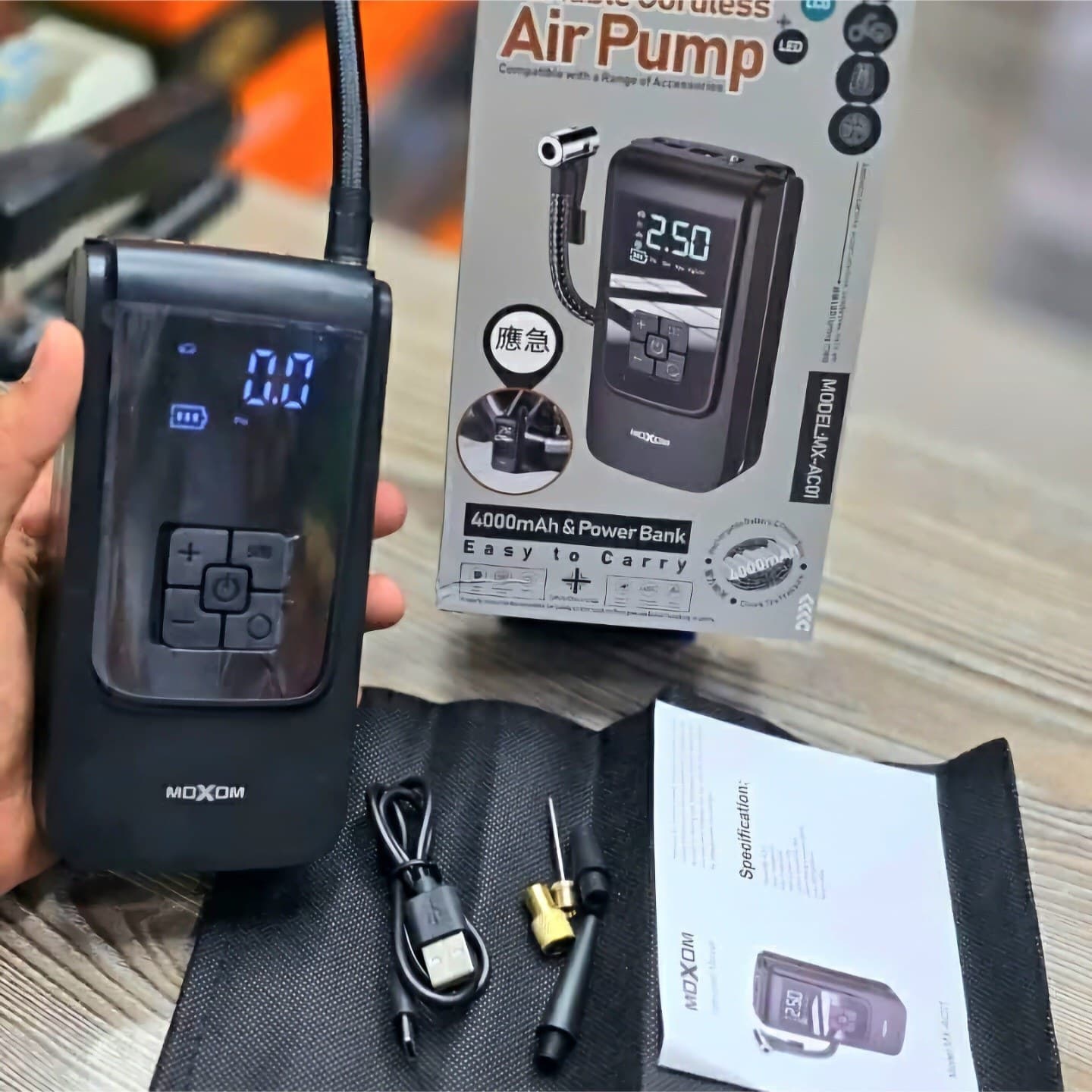 پمپ باد و پاوربانک موکسوم مدل MX-AC01 ظرفیت 4000mAh — تصویر ۷
