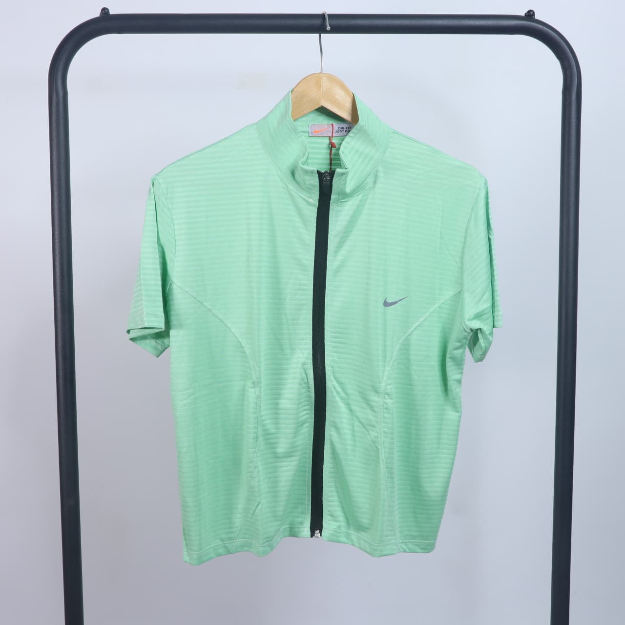 سوئیشرت زنانه جلو زیپ Nike — تصویر ۶
