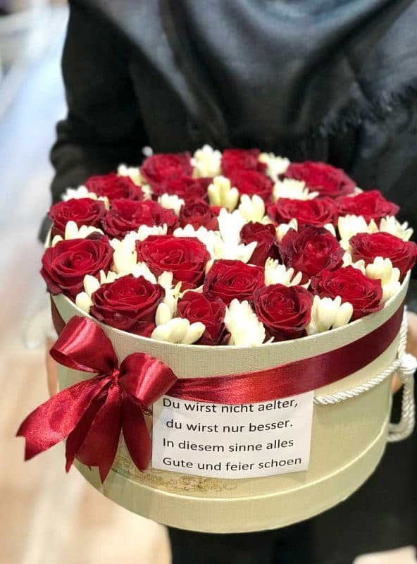 باکس گل ترکیبی رز هلندی و مریم — تصویر ۴