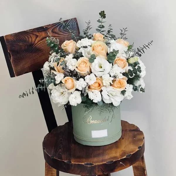 باکس گل رز گلبه ای مرسانا – فروشگاه آنلاین گل فلوشا Flowsha