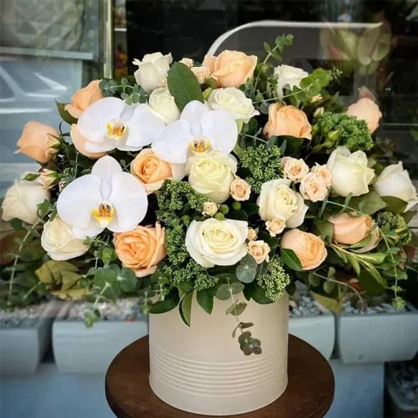 باکس گل سفید نباتی خوشه – فروشگاه آنلاین گل فلوشا Flowsha — تصویر ۳