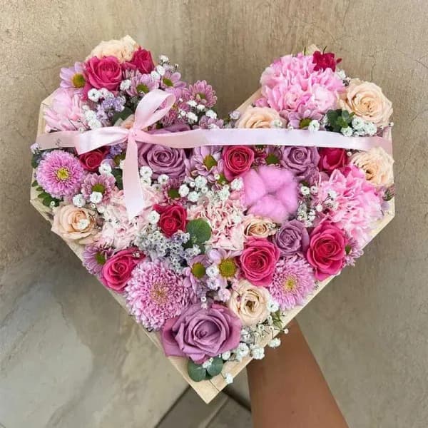 باکس گل قلب صورتی باکوریا – فروشگاه آنلاین گل فلوشا Flowsha