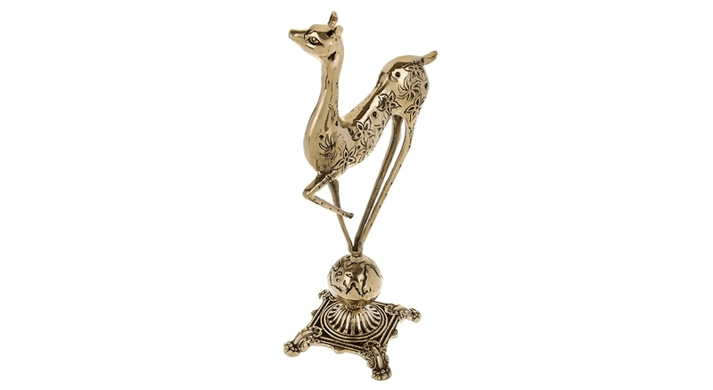 مجسمه برنزی آهو روی گوی