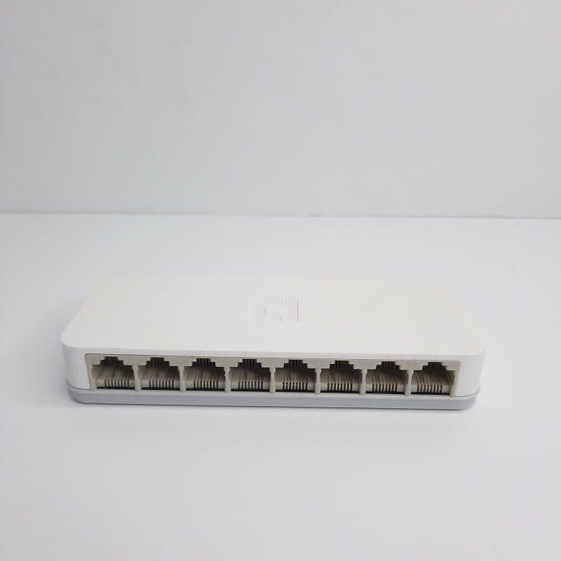 سوئیچ شبکه 8 پورت دی لینک مدل DES-1008C (استوک)