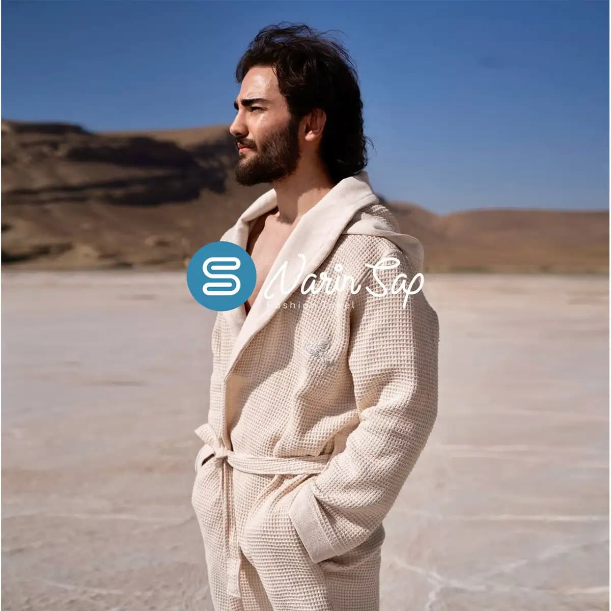 حوله پالتویی کلاه دار برایتون کرم نارین ساپ لارج — تصویر ۳