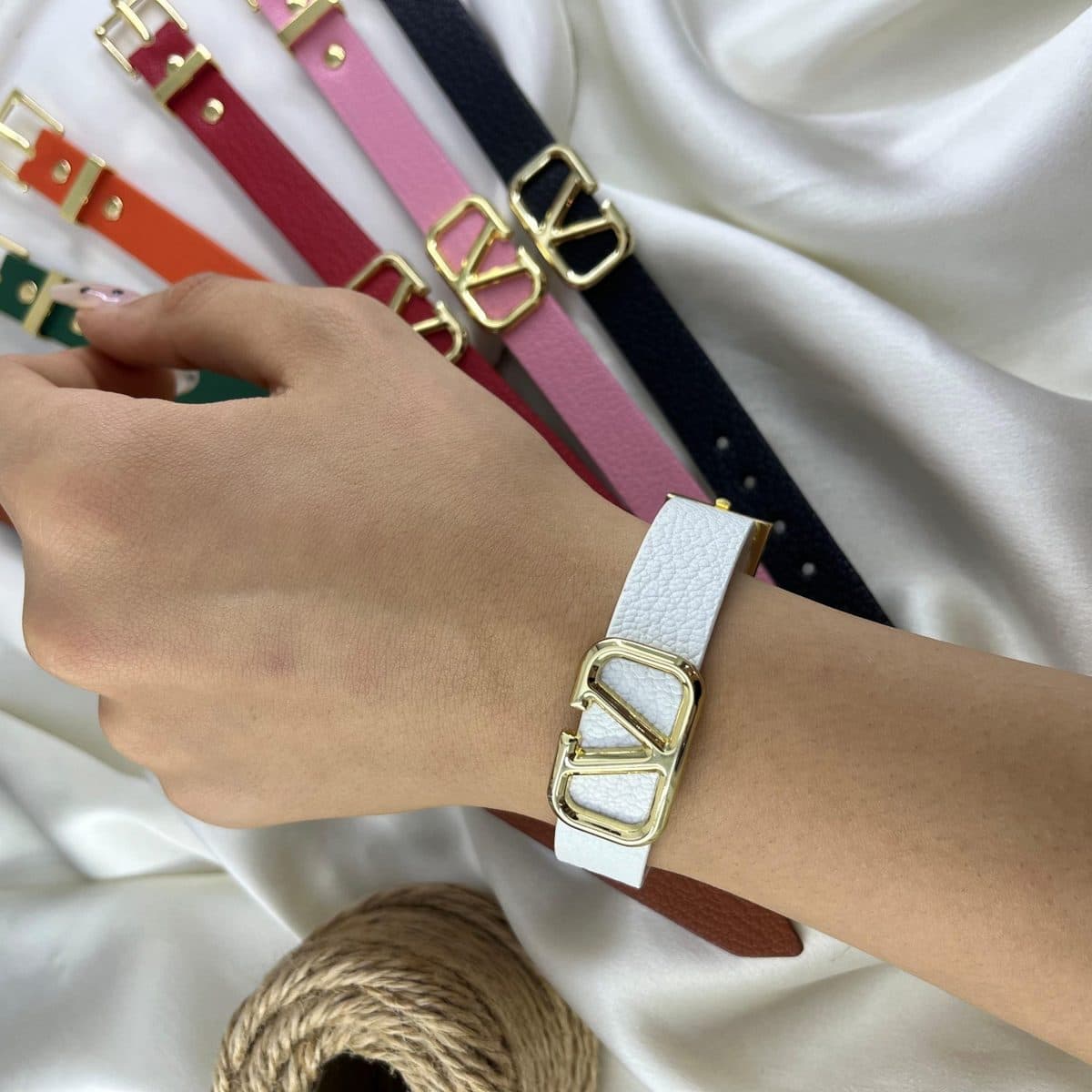 دستبند زنانه چرمی مدل ولنتینو کد B5535 — تصویر ۷