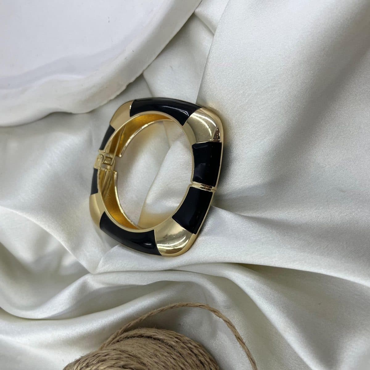 دستبند زنانه بنگل مدل میناکاری B5515 — تصویر ۱۰