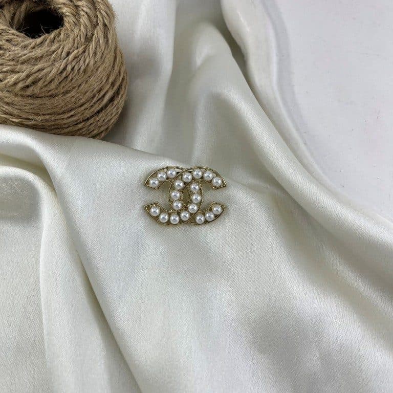 گل سینه زنانه مدل شنل مروارید G4203 — تصویر ۳