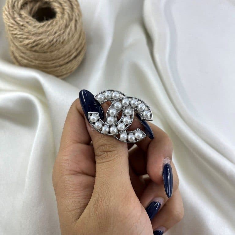 گل سینه زنانه مدل شنل مروارید G4197 — تصویر ۸