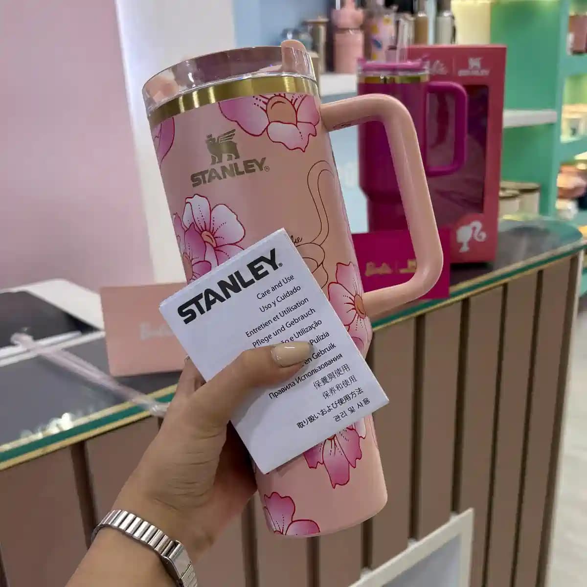 ماگ اورجینال استنلی تامبلر STANLEY باربی گلدار — تصویر ۸