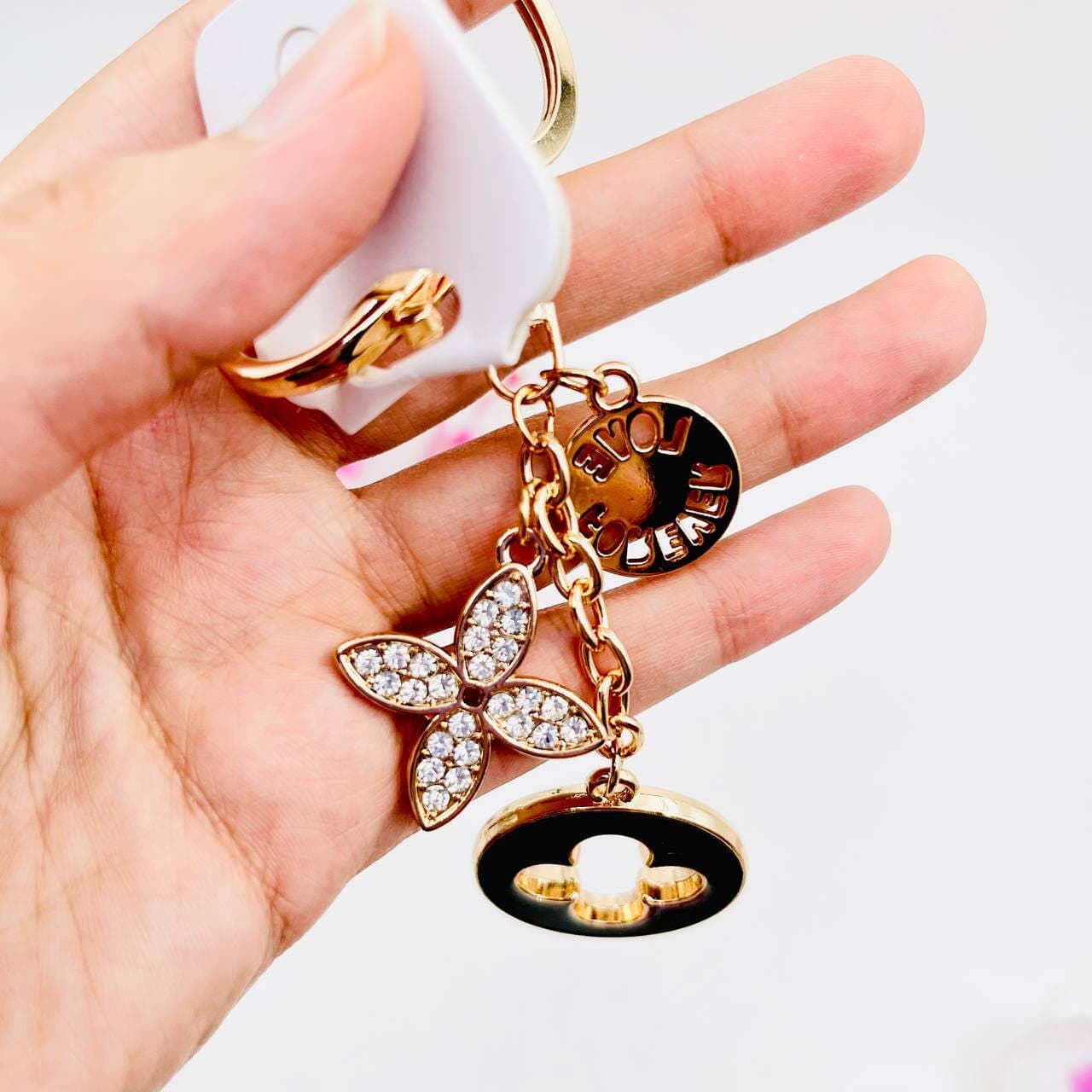جاکلیدی و آویز کیف لویی ویتون کد 400 — تصویر ۱۲