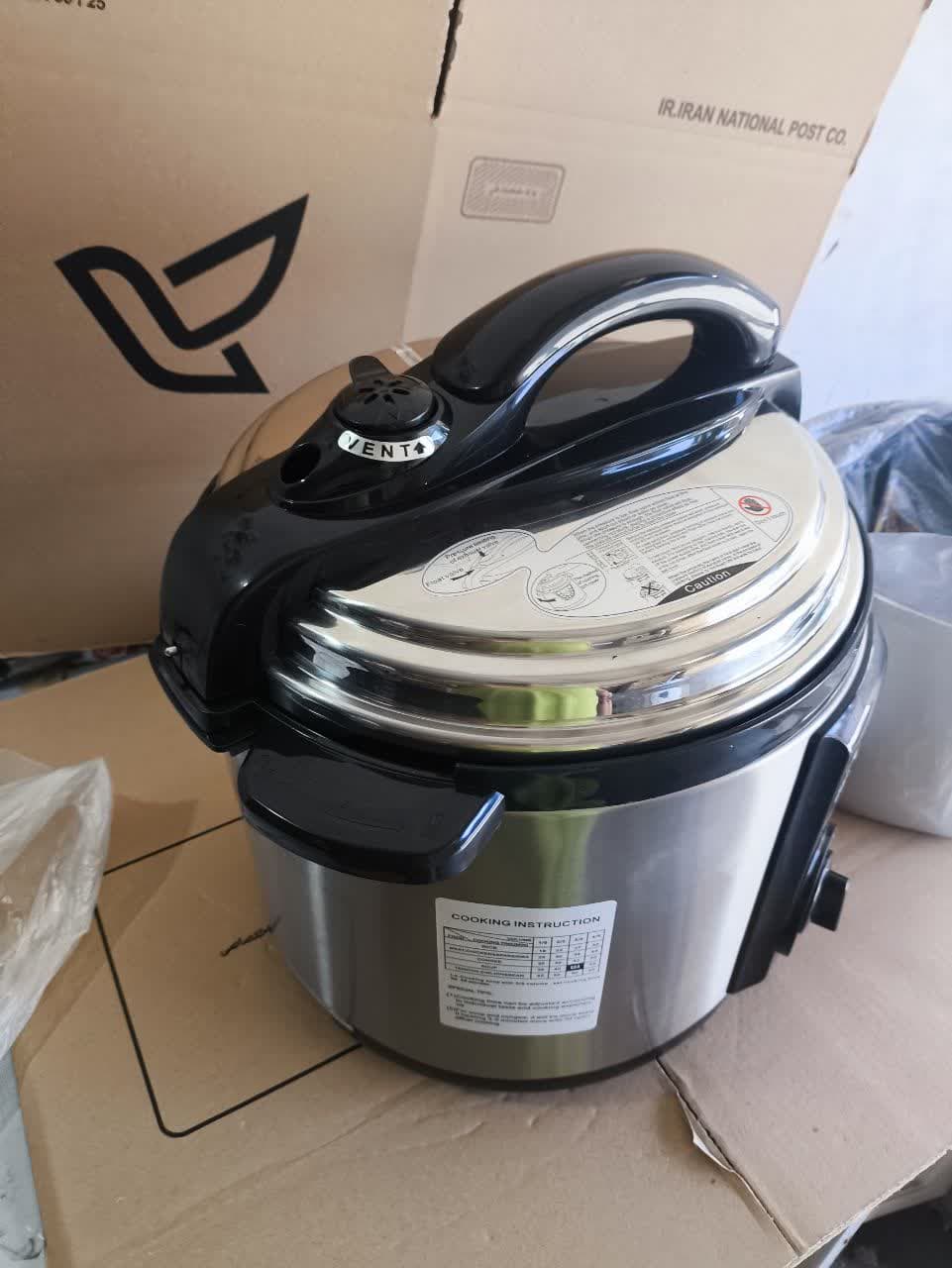زودپز برقی سوپر کاسا مدل CA-108 توجه (توجه کالا قسمتی شکستگی داره که در عکس گذاشتم و اکبند و قابل استفاده است) — تصویر ۱۲