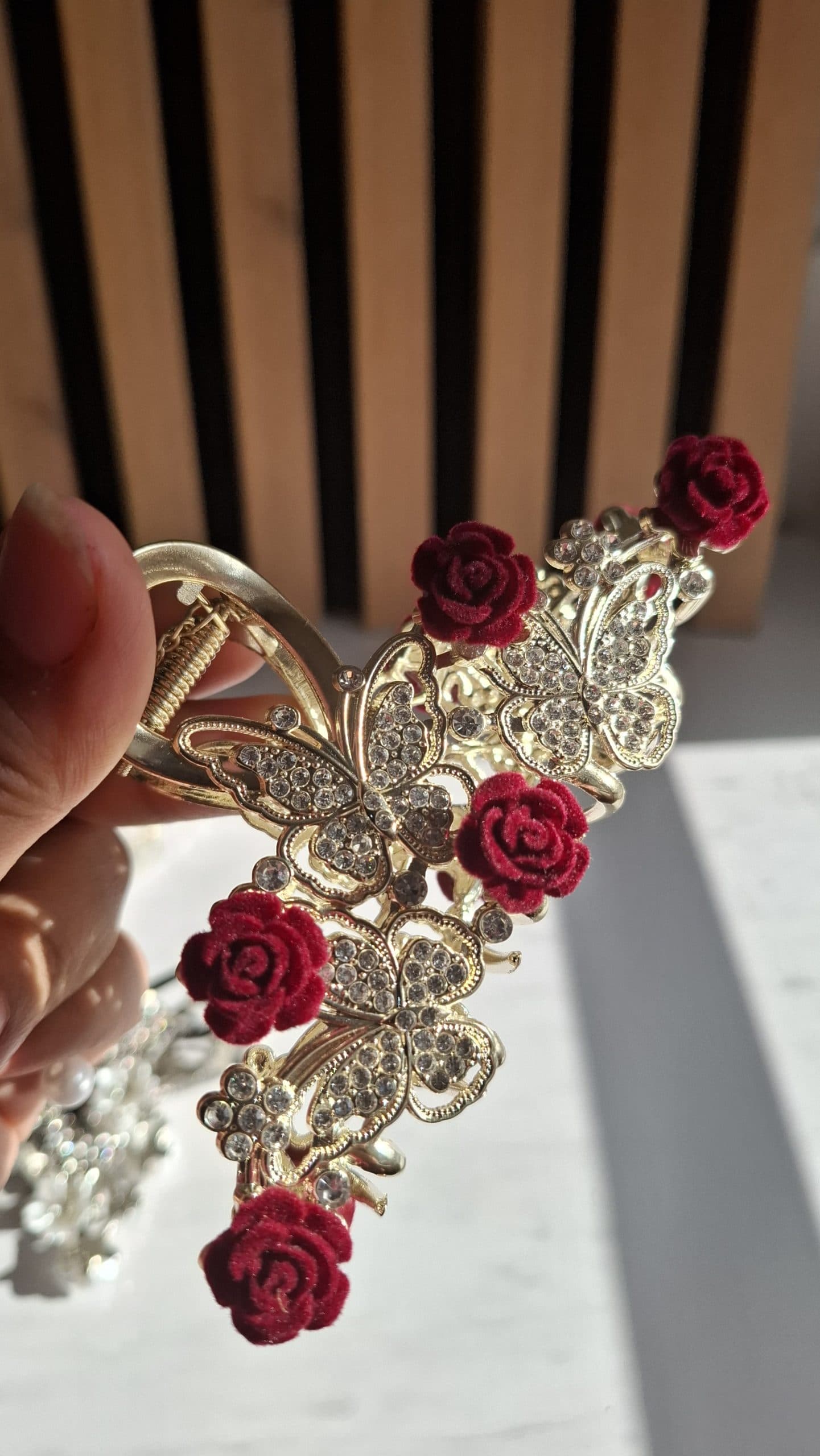 کلیپس شاهزاده شکوفه قرمز — تصویر ۶