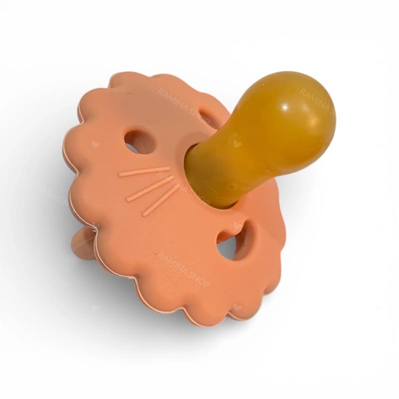 پستانک سیلیکونی دخترانه بالای 6 ماه طرح شیر آمریکو بیبی Americo Baby — تصویر ۴