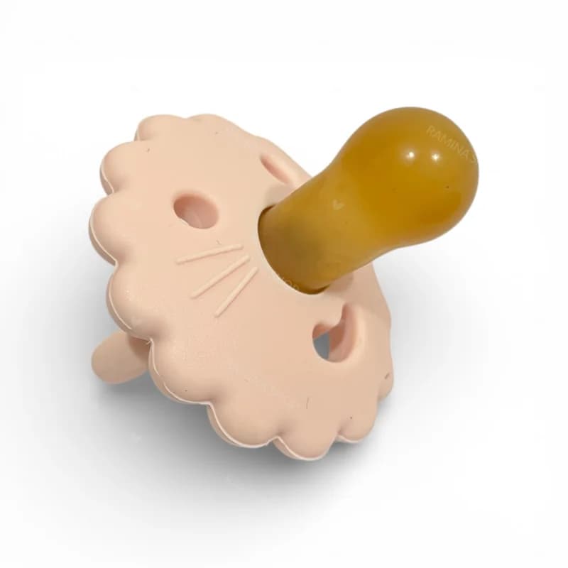 پستانک سیلیکونی دخترانه بالای 6 ماه طرح شیر آمریکو بیبی Americo Baby — تصویر ۷