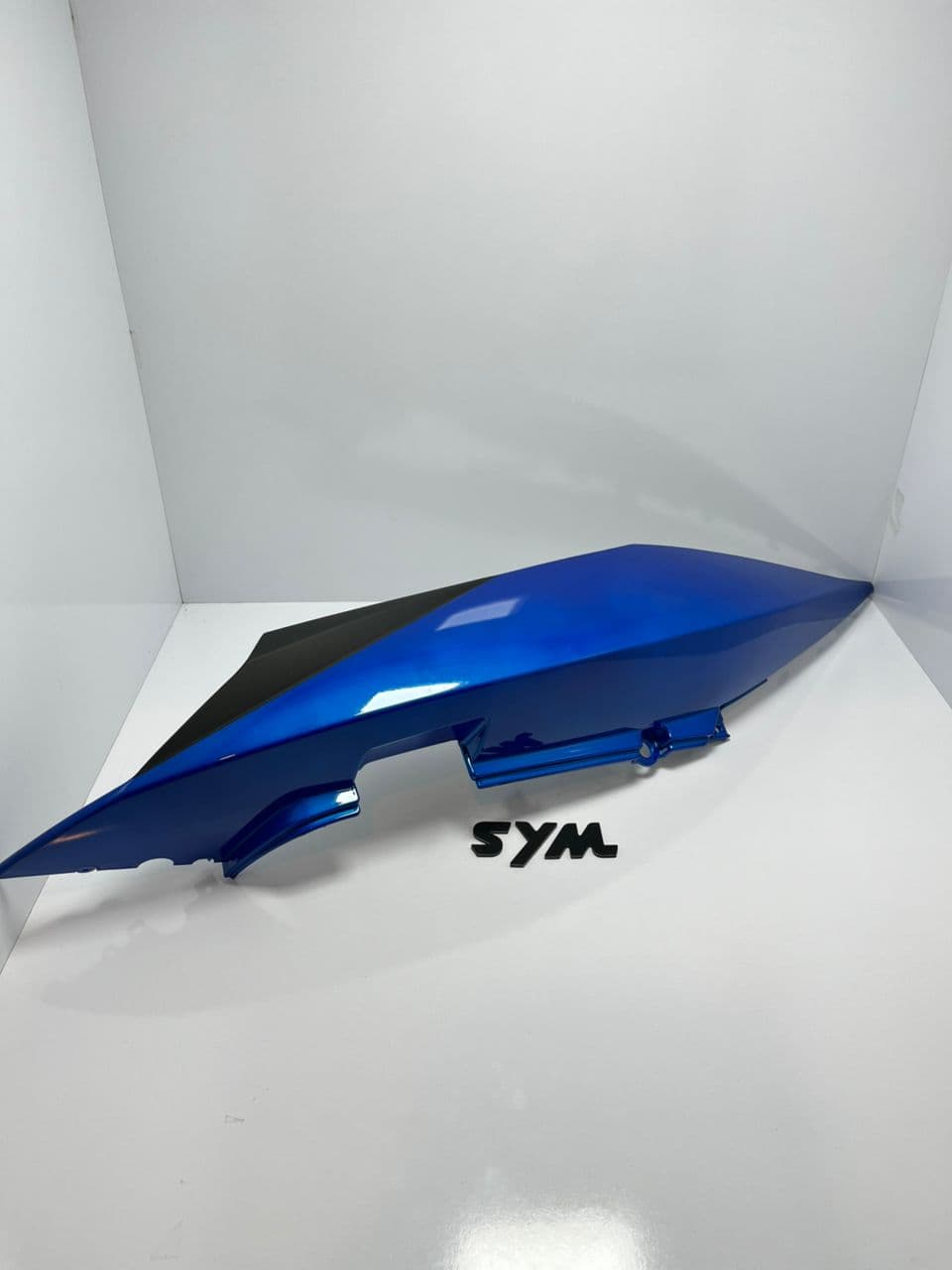 فلاپ زیر زین سفید چپ sr130 sym — تصویر ۳