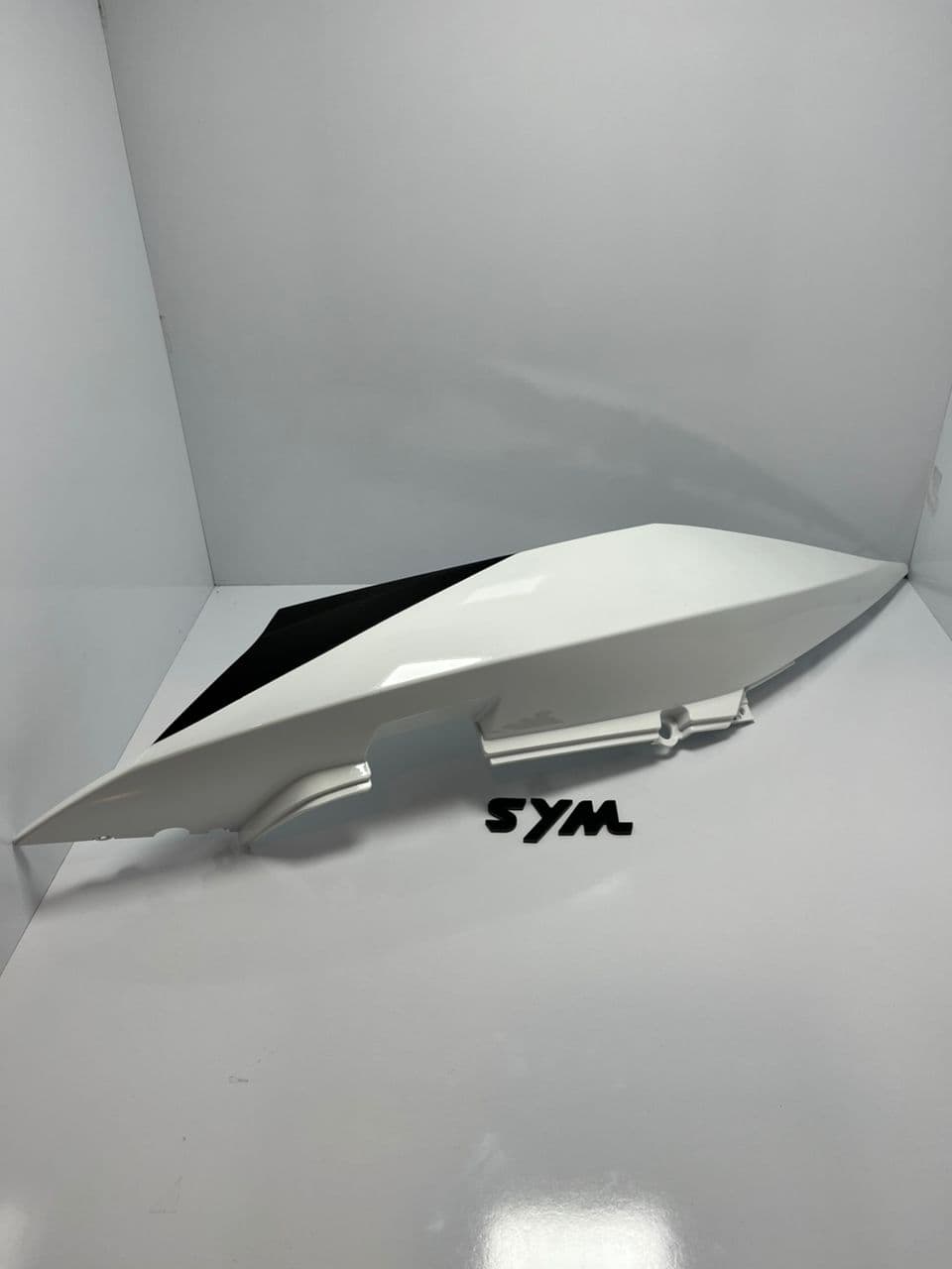 فلاپ زیر زین سفید چپ sr130 sym