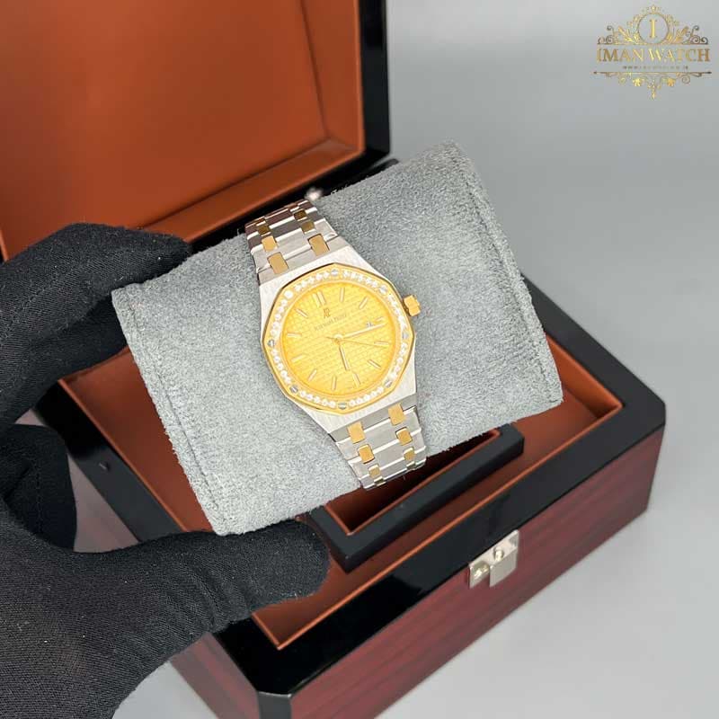 ساعت زنانه اودمار پیگه طلایی صفحه طلایی Audemars piguet 2032 — تصویر ۴