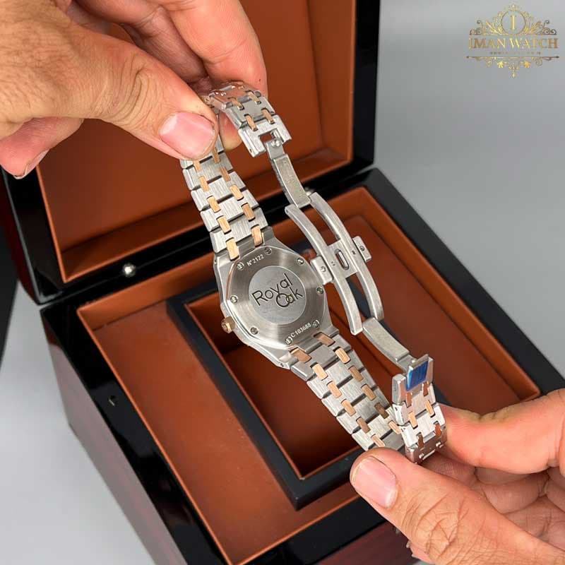 ساعت زنانه اودمار پیگه دو رنگ رزگلد نقره ای صفحه سبز Audemars piguet 2025 — تصویر ۵