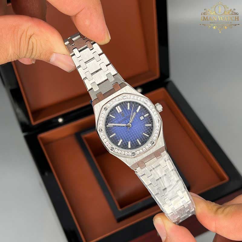ساعت زنانه اودمار پیگه نقره ای صفحه آبی Audemars piguet 3285 — تصویر ۶