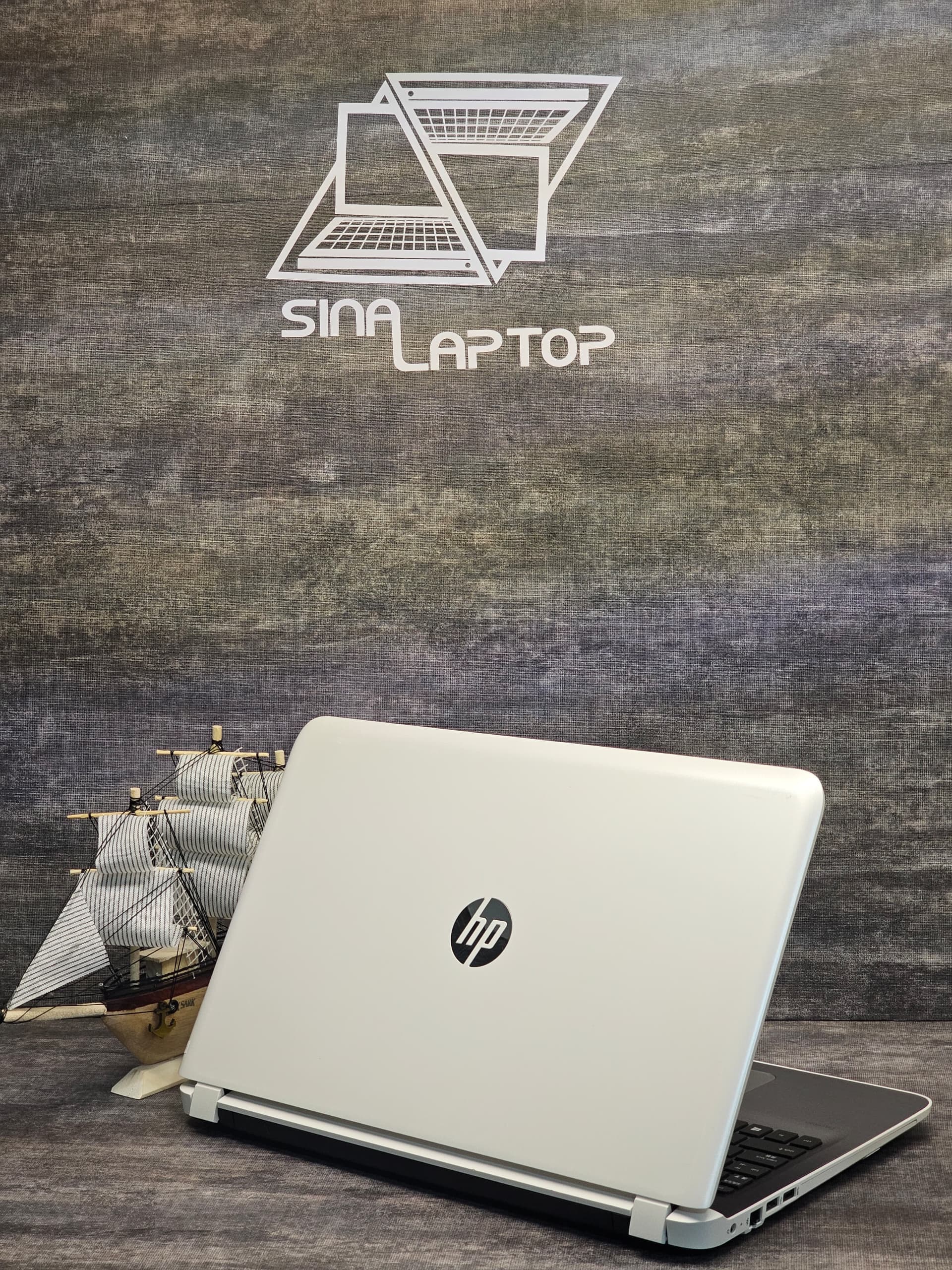 HP PAVILION 15 CORE I5-6200 8GB SSD256رنگ سفید