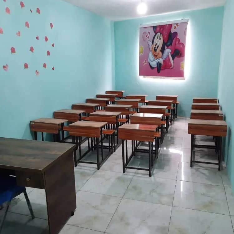 نیمکت تکنفره بدون پشتی طرح چوب — تصویر ۶