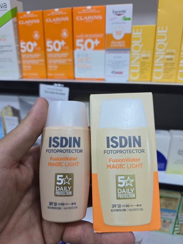 ضد آفتاب فیوژن واتر مجیک لایت رنگی SPF 50 حجم ۵۰ میل اصلی به شرط اصالت | اورجینال اسپانیا