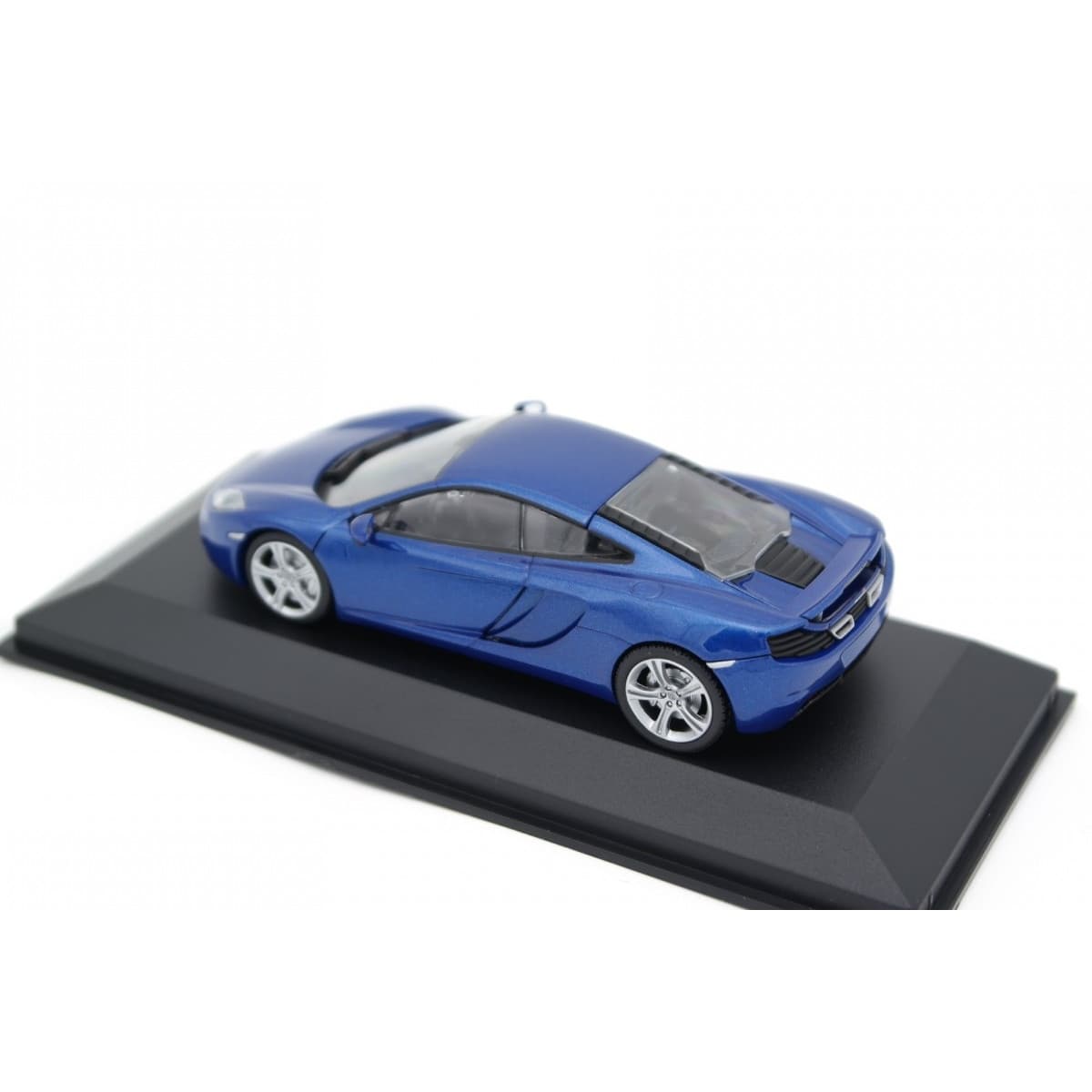 ماکت ماشین McLaren MP4-12C Azure Blue برند AUTOart — تصویر ۳