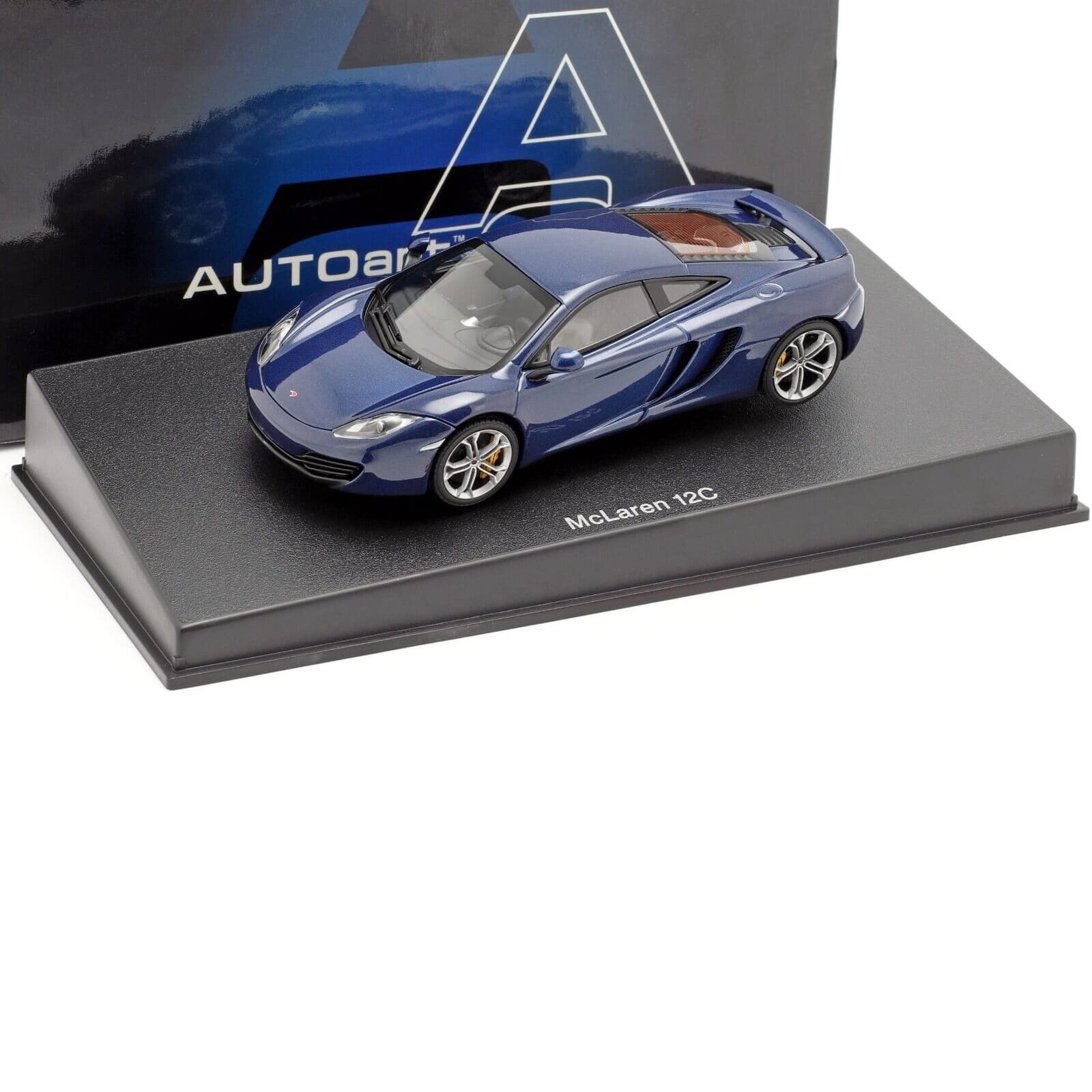 ماکت ماشین McLaren MP4-12C Azure Blue برند AUTOart — تصویر ۴