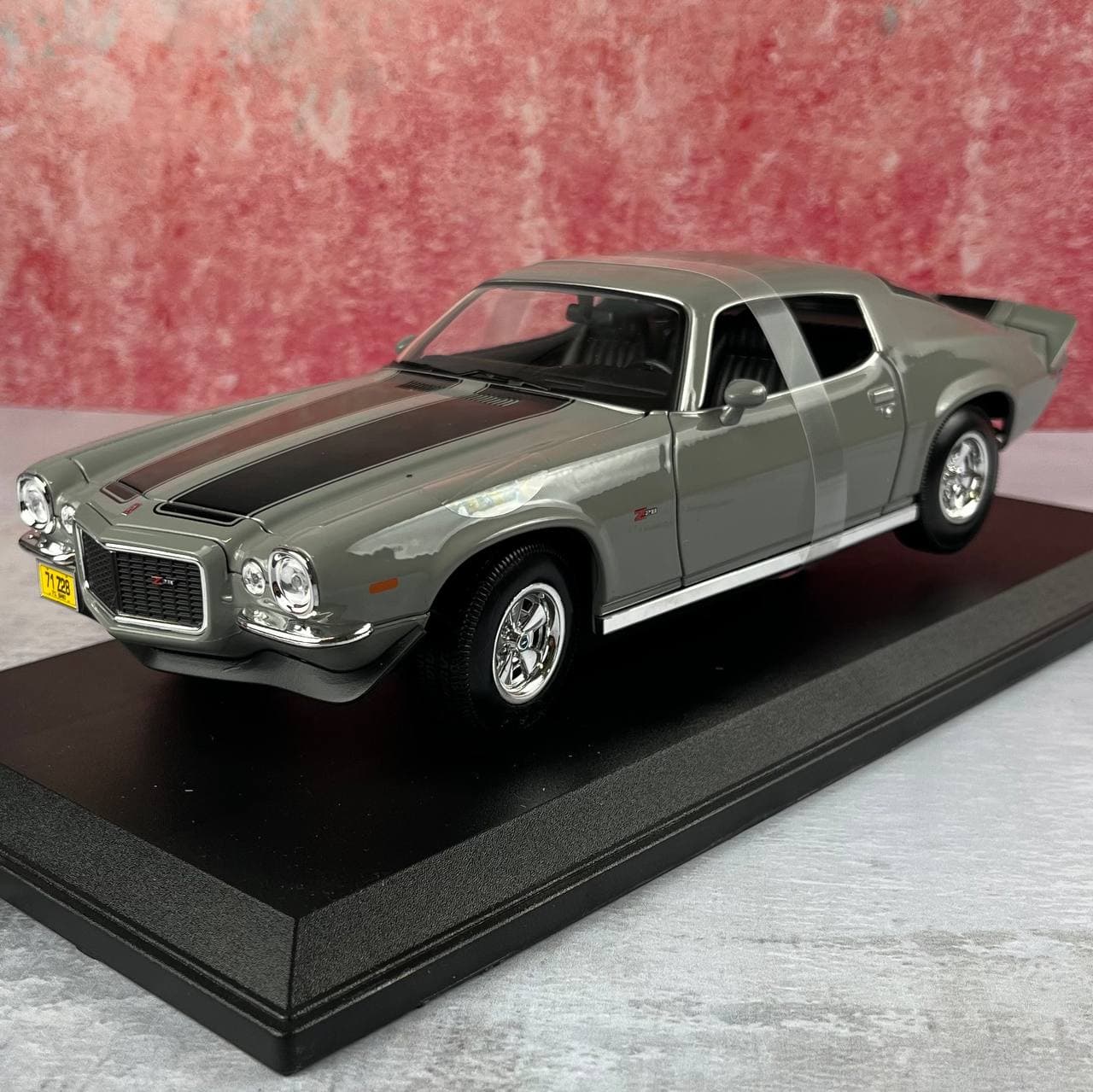 ماکت ماشین Chevrolet Camaro 1971 برند Maisto — تصویر ۳