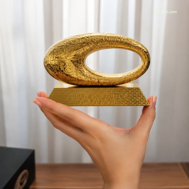 مجسمه دکوری طلایی موزه آینده دبی — تصویر ۴