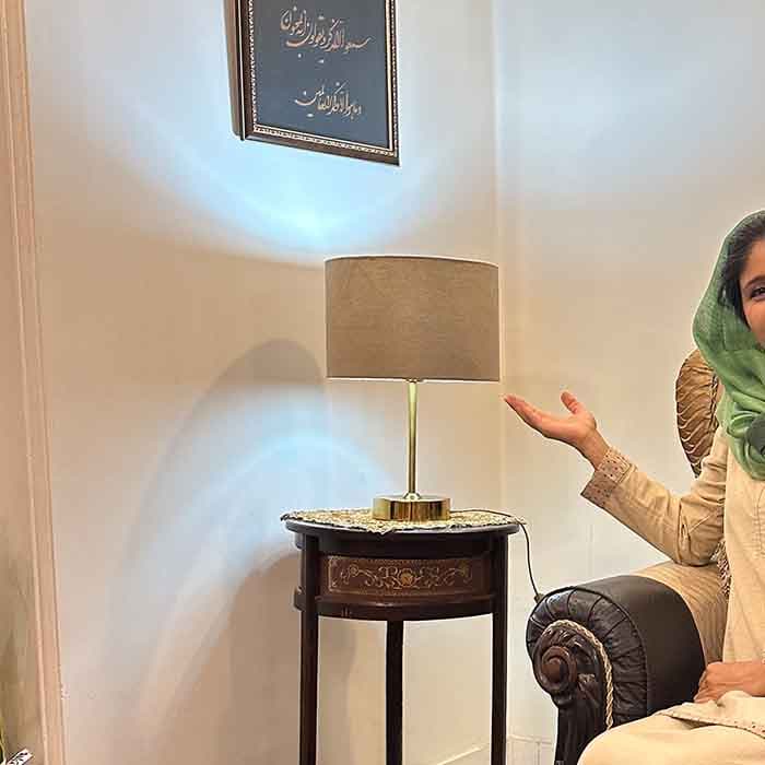 آباژور رومیزی لوتوس لایت مدل گلایل شکلاتی — تصویر ۳