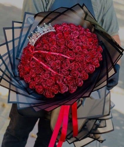 دسته گل رز صد شاخه تاج دار 1067