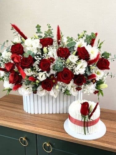 گل رز زیبا با کیک1056