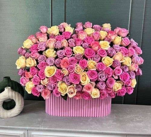 سبد گل رز 100شاخه هلندی 1048