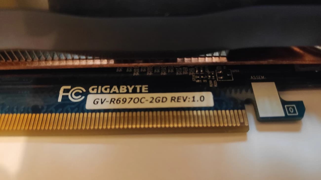 کارت گرافیک گیگابایت Gigabyte Radeon HD 6970 OC 2GB – کار کرده — تصویر ۳