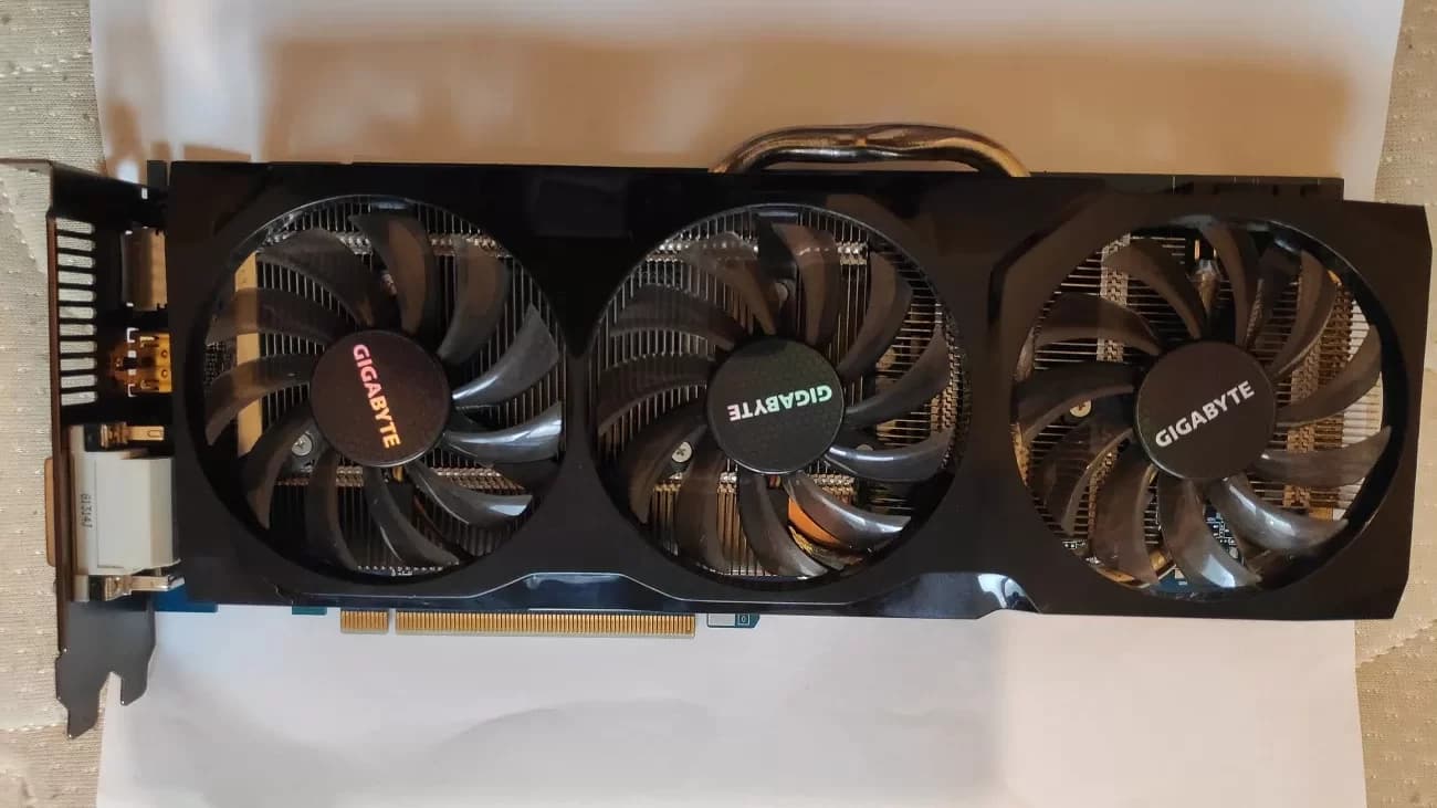 کارت گرافیک گیگابایت Gigabyte Radeon HD 6970 OC 2GB – کار کرده — تصویر ۲