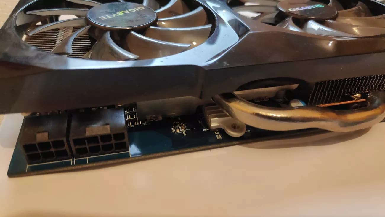 کارت گرافیک گیگابایت Gigabyte Radeon HD 6970 OC 2GB – کار کرده — تصویر ۴
