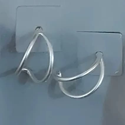 گوشواره نقره دو لاین جنس نقره عیار 925 وارداتی برند i amبارکد اسکن هم دارد